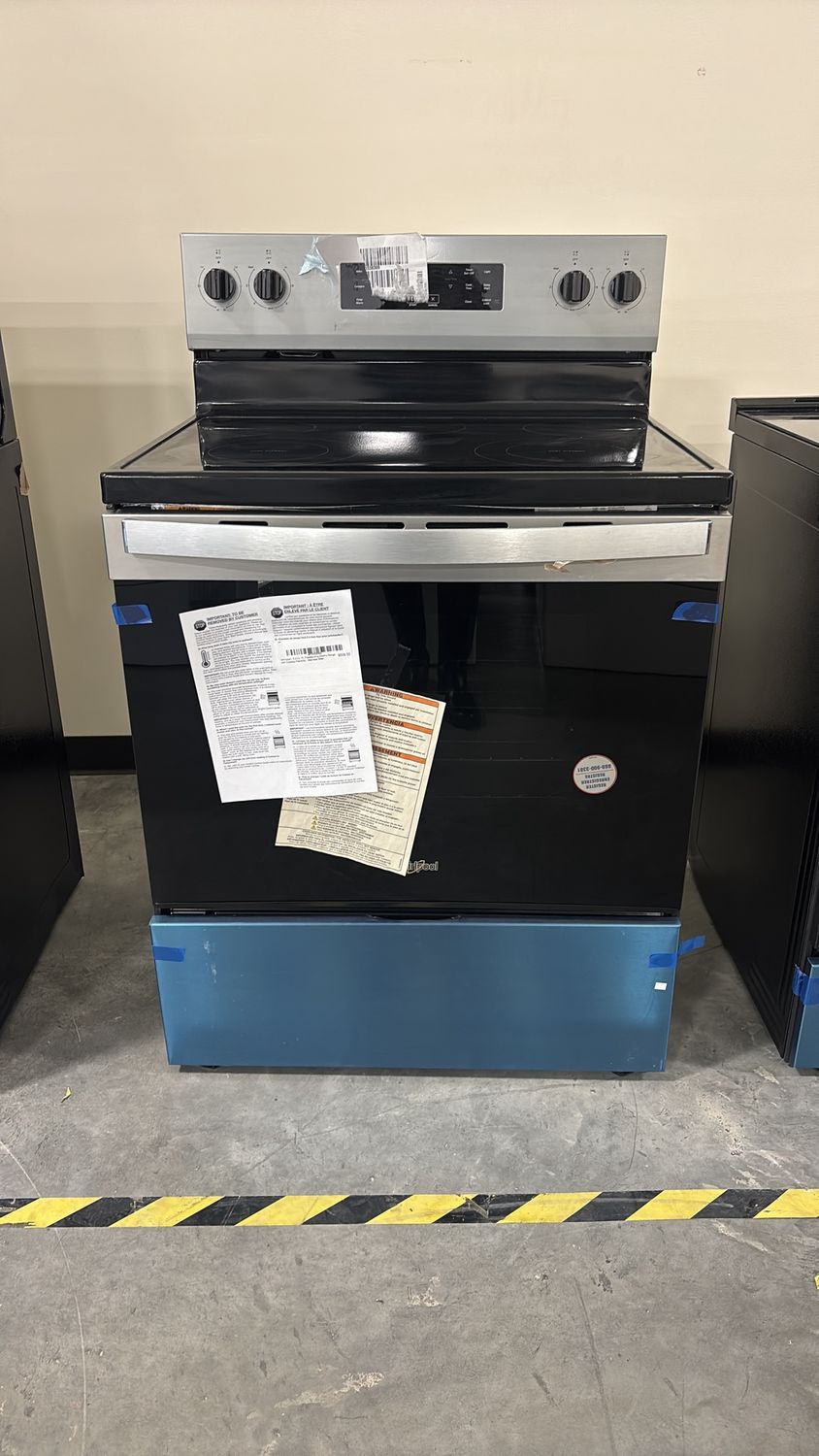 Whirlpool - 5.3 Cu. Ft. Freestanding Electric Range with Cooktop Flexibility - Stainless Steel