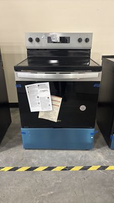 Whirlpool - 5.3 Cu. Ft. Freestanding Electric Range with Cooktop Flexibility - Stainless Steel
