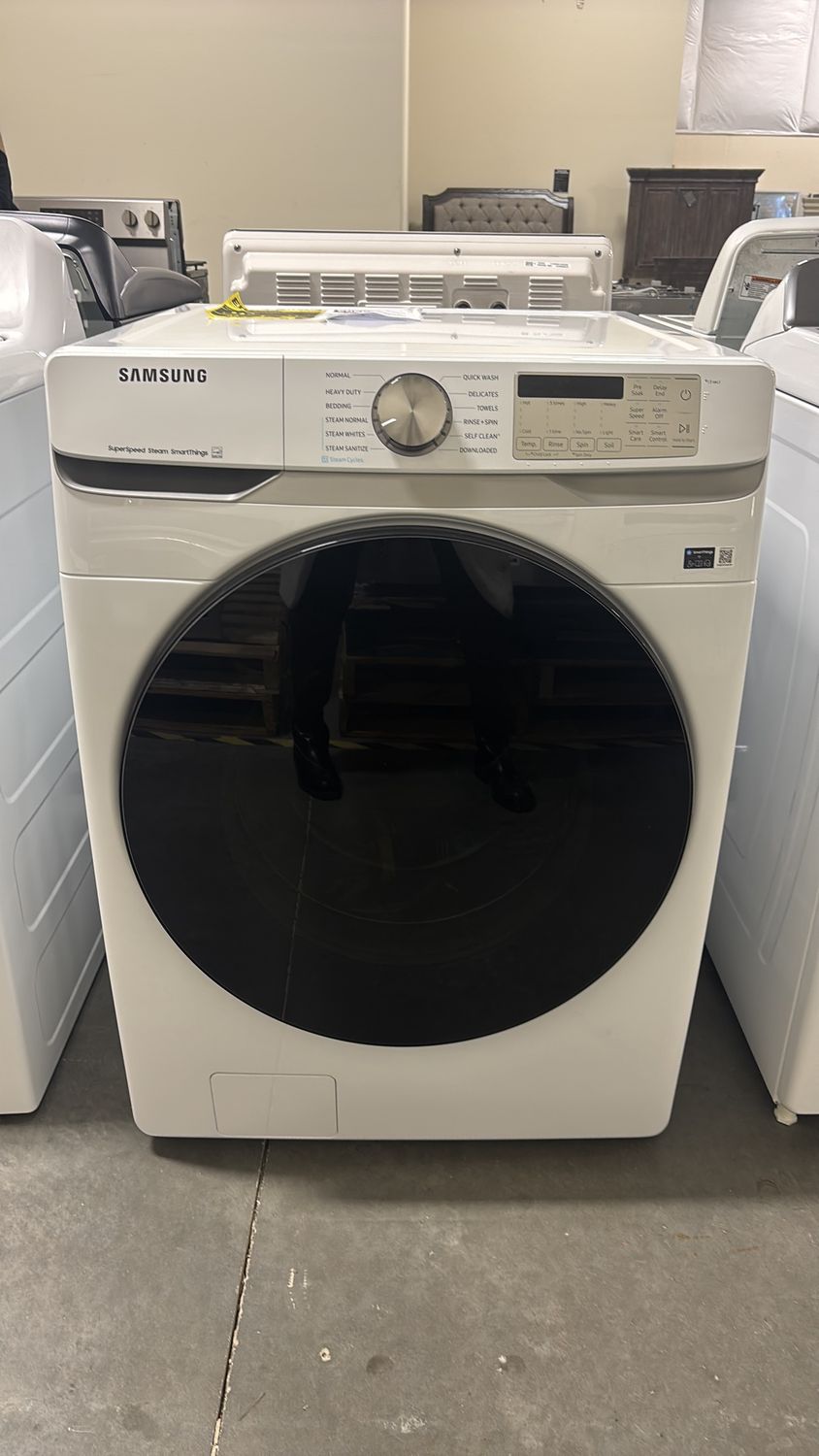 Samsung 4.5-cu ft High Efficiency Stackable Steam Cycle Smart Front-Load Washer (White) ENERGY STAR