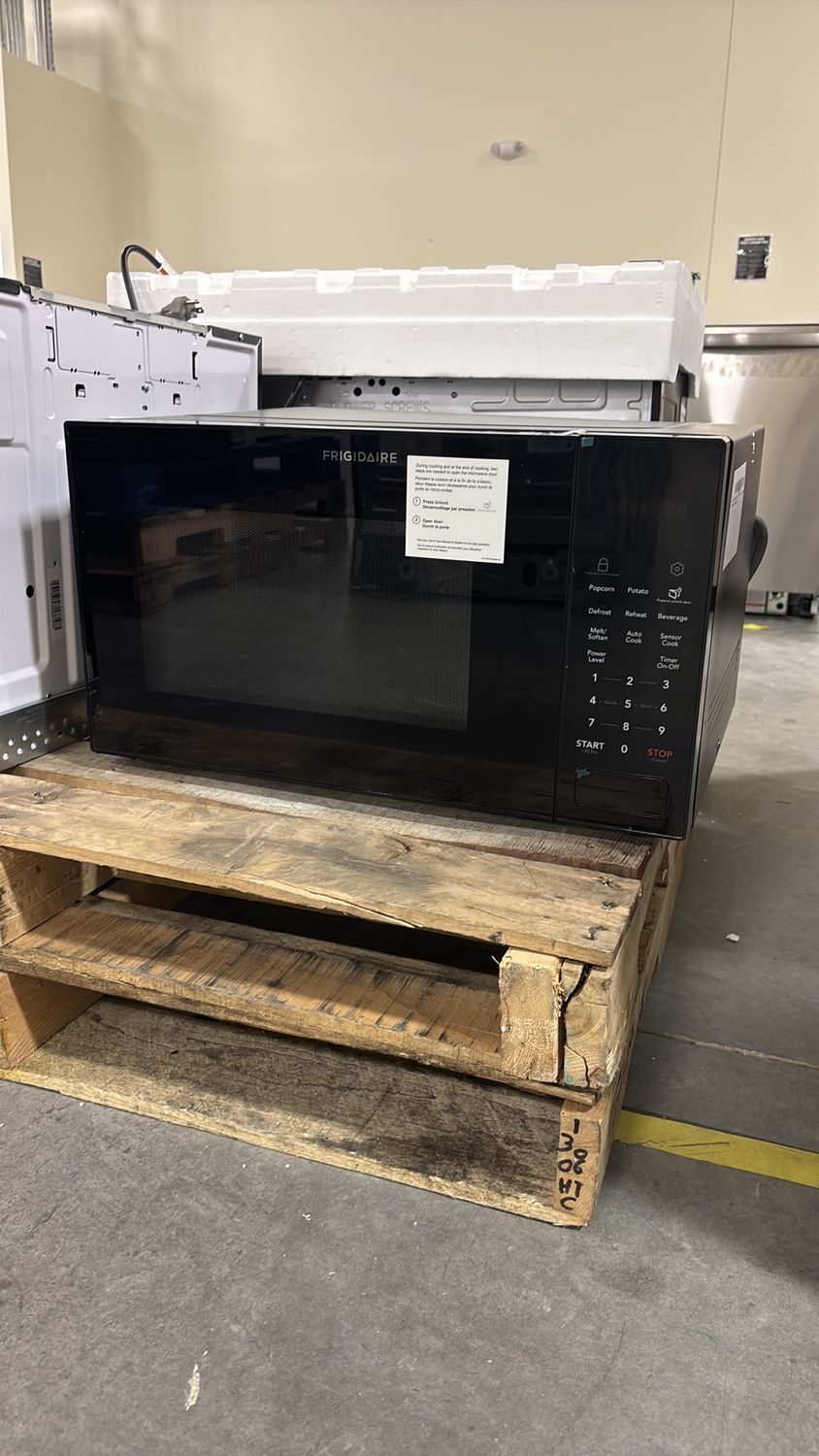 Frigidaire - Gallery 2.2 Cu. Ft. Built-In Microwave with Sensor Cook - Black