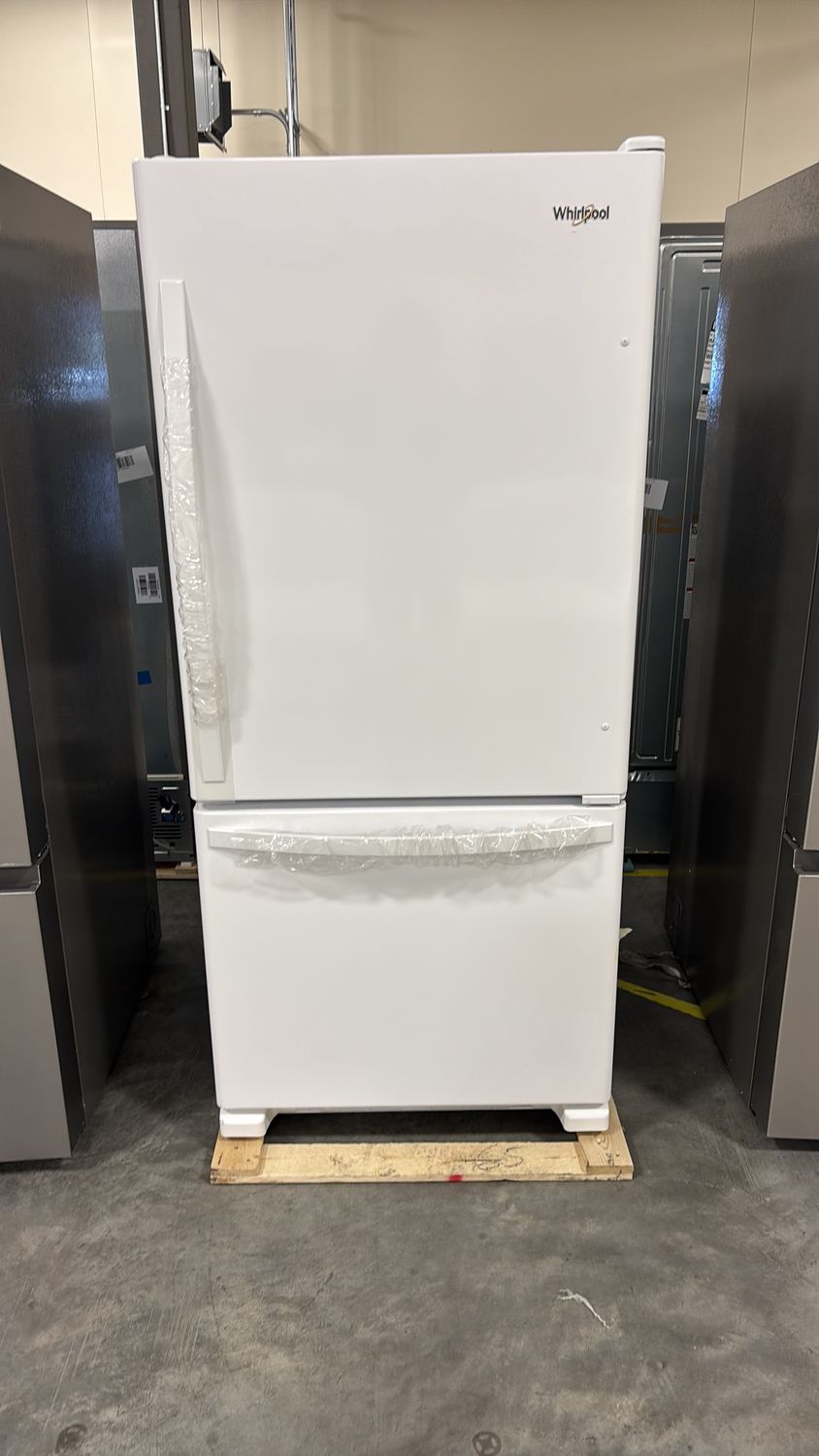 Whirlpool 18.7-cu ft Bottom-Freezer Refrigerator with Ice Maker (White)