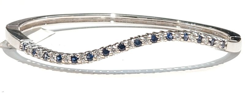 LADYS 18K GOLD SAPPHIER DIAMON BRACELET approximately .46 SAPP .46ct