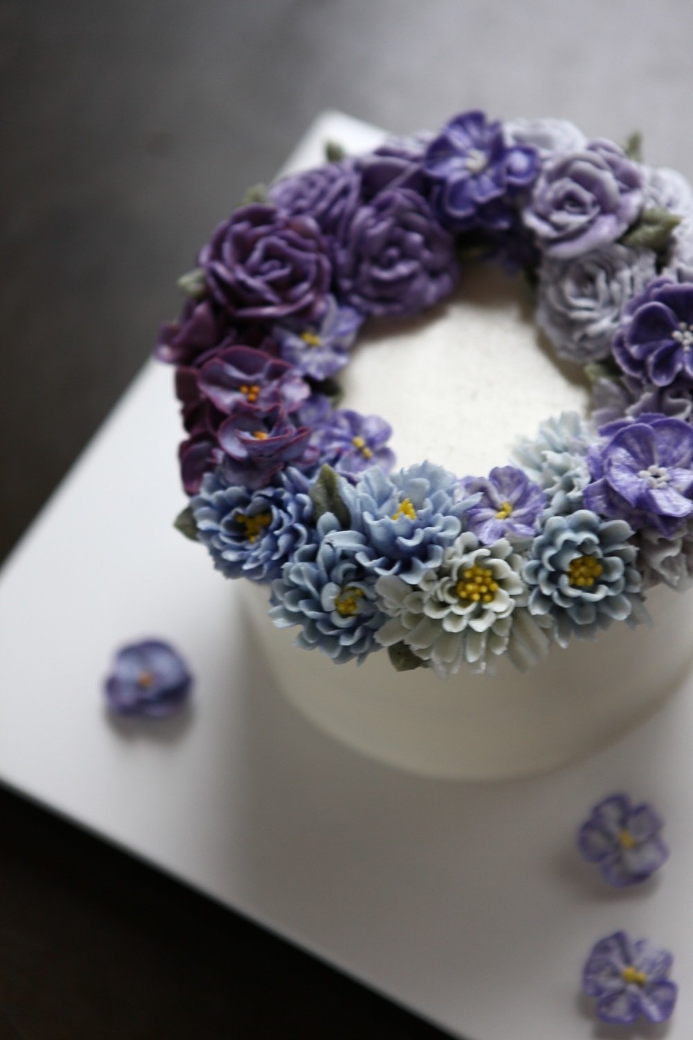 Edge Flowers Butter Cream Cake