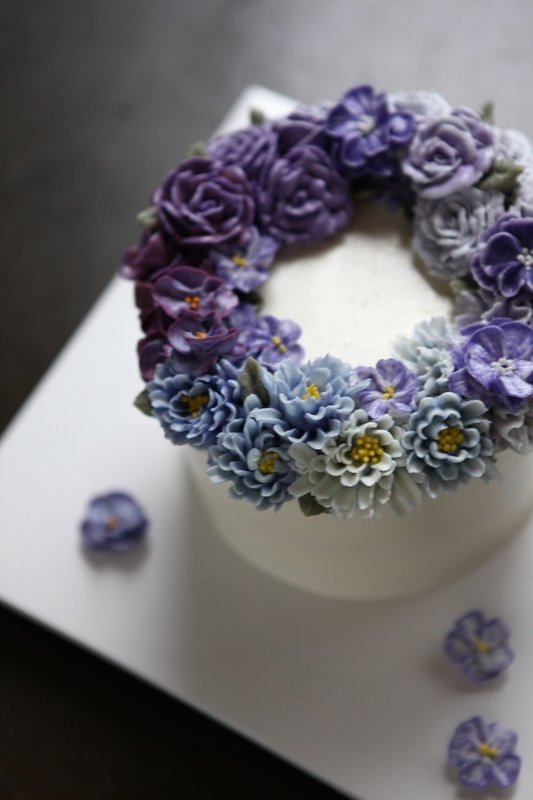 Edge Flowers Butter Cream Cake