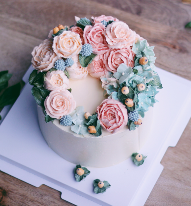 Full Moon Butter Cream Flower Cake