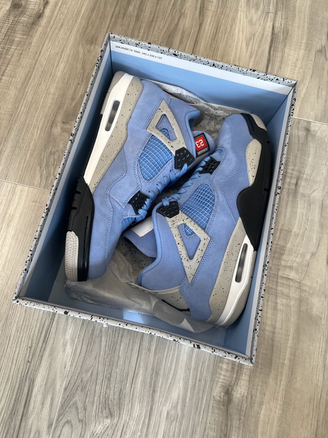 JORDAN 4 UNC, USED: 11