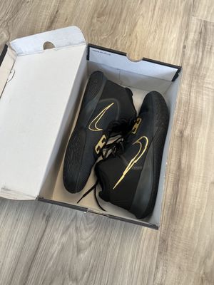 KYRIE FLYTRAP 4 BLACK GOLD