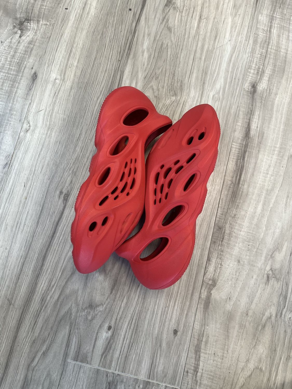 YEEZY FOAMRUNNER RED | NEW | NO BOX |, NEW: 11
