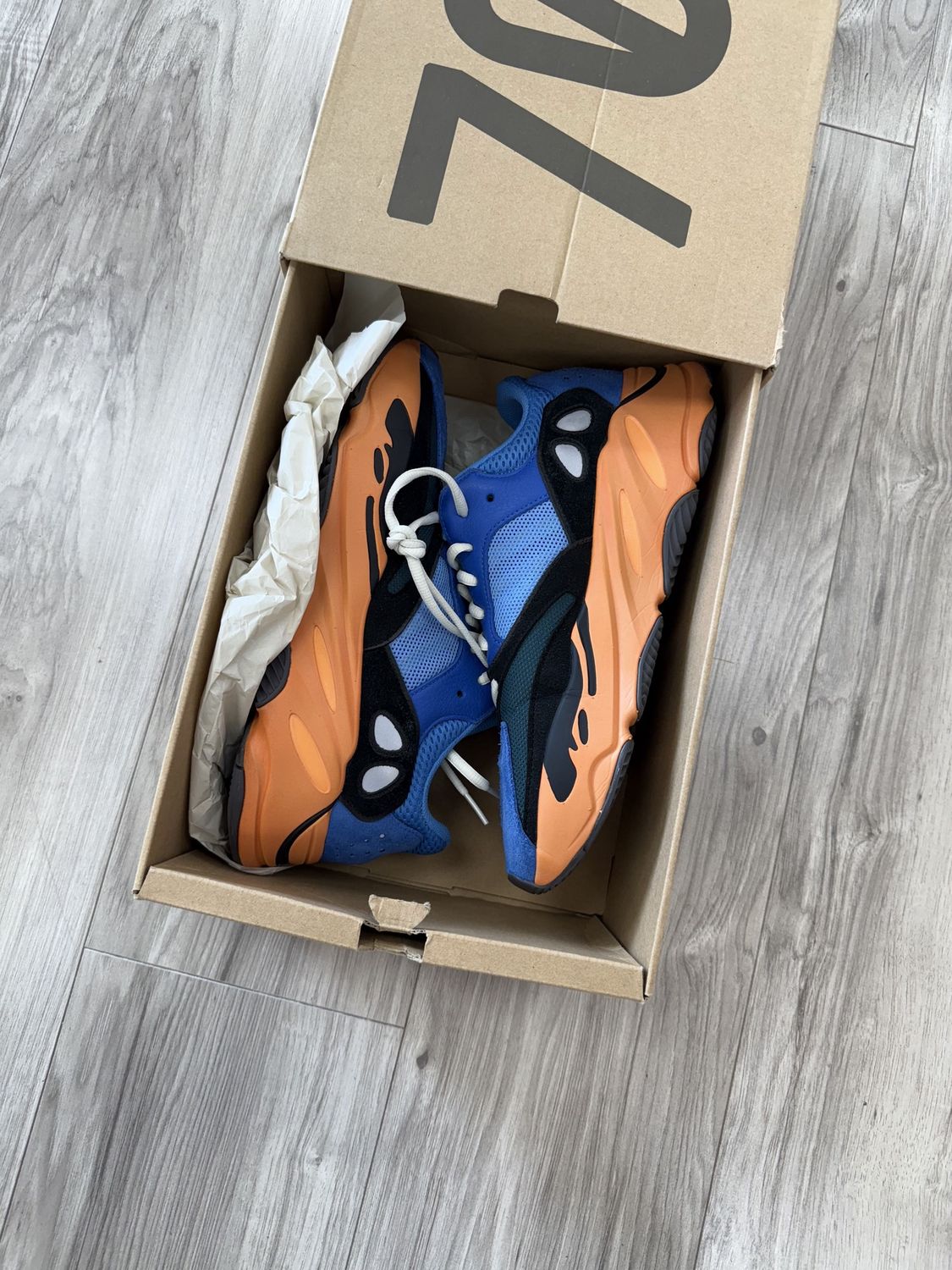 YEEZY 700 BRIGHT BLUE, USED: 10