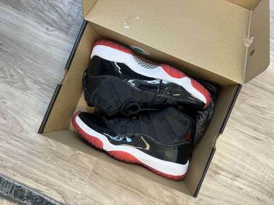 JORDAN 11 BRED
