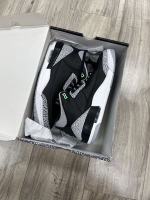 JORDAN 3 GREEN GLOW