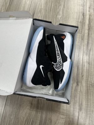 ZOOM FREEK 2 BLACK WHITE