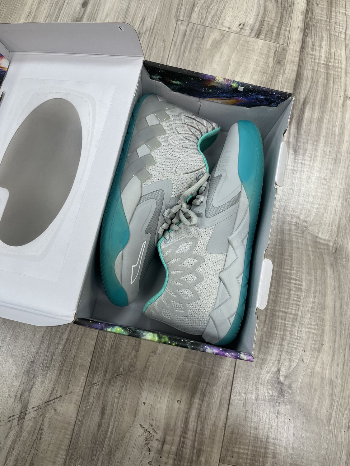 LAMELO BALL GREY TURQOUSIE, USED: 9.5