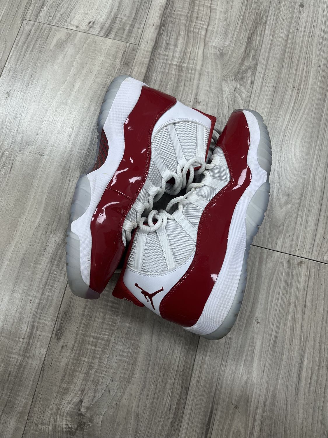 JORDAN 11 CHERRY | NO BOX |, USED: 10.5