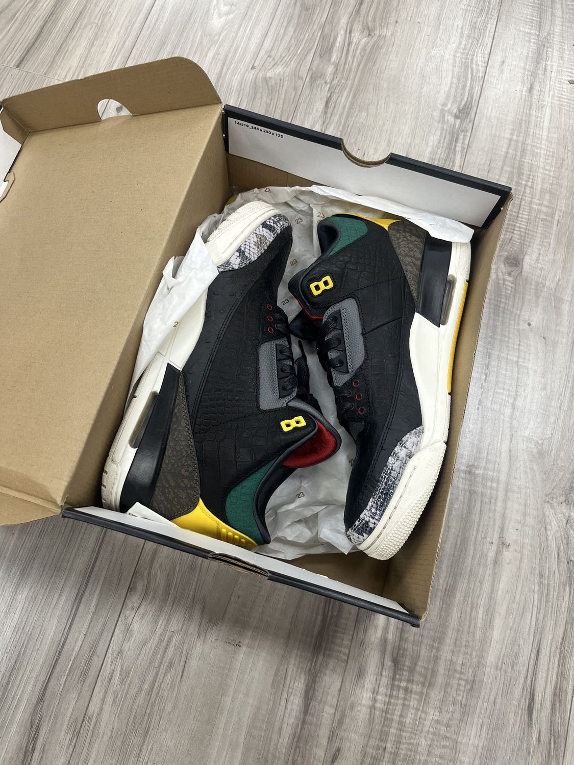 JORDAN 3 ANIMAL INSTICT, USED: 10.5