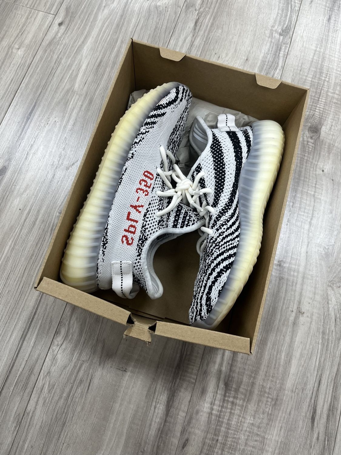 YEEZY 350 V2 ZEBRA, USED: 8.5