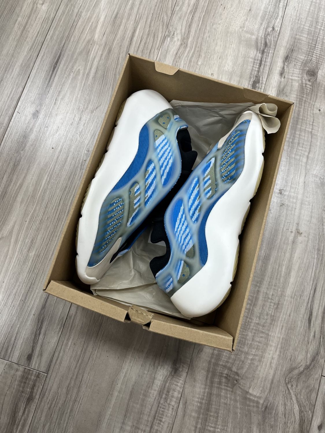 YEEZY 700 V3 ARZARETH | NEW |, NEW: 9