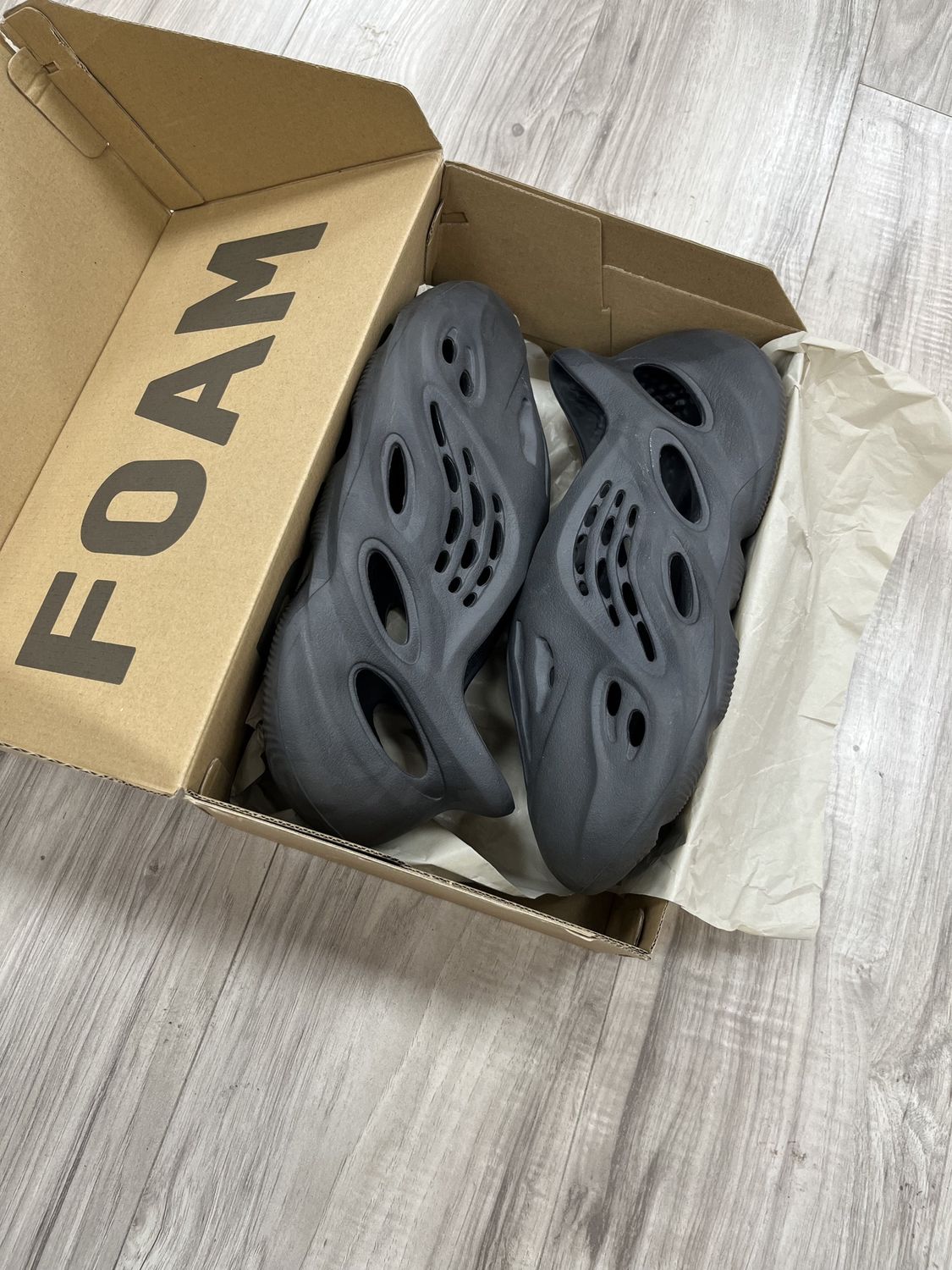 YEEZY FOAM RUNNER ONYX, USED: 11