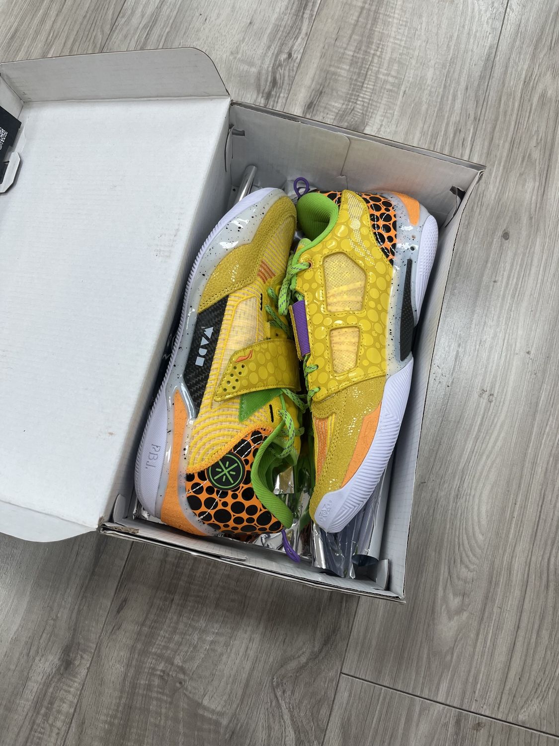 LI NING WOW YELLOW | NEW |, NEW: 9