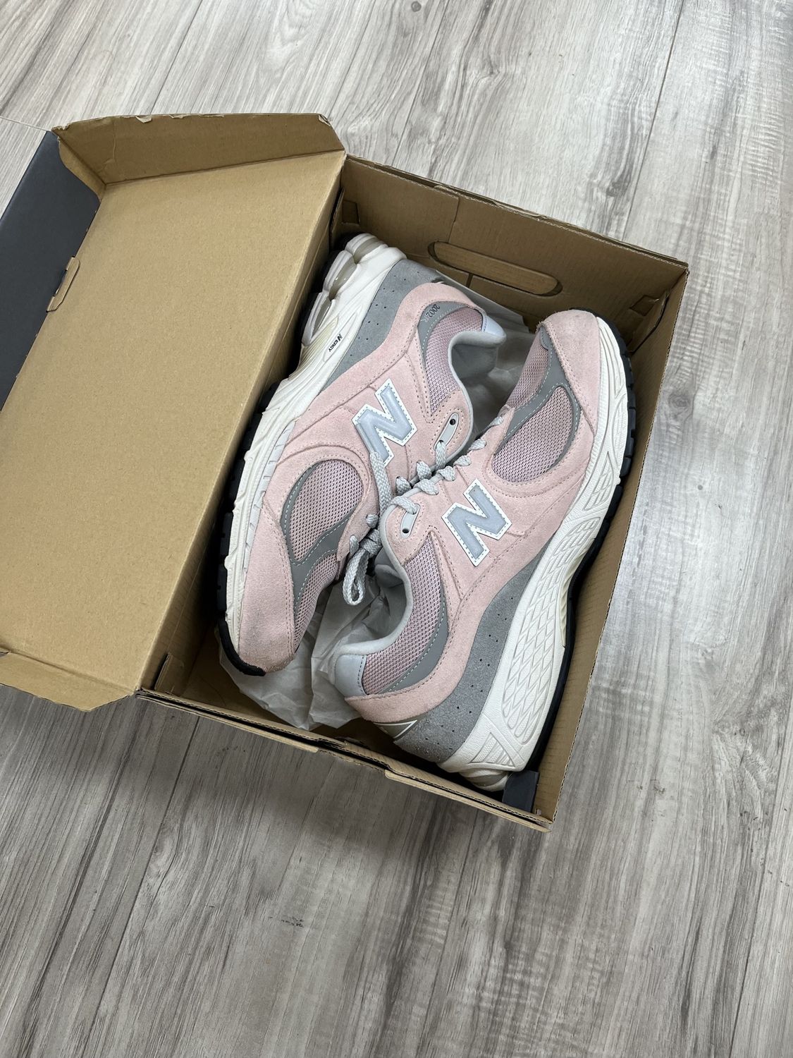 NEW BALANCE 2002R PINK, USED: 11