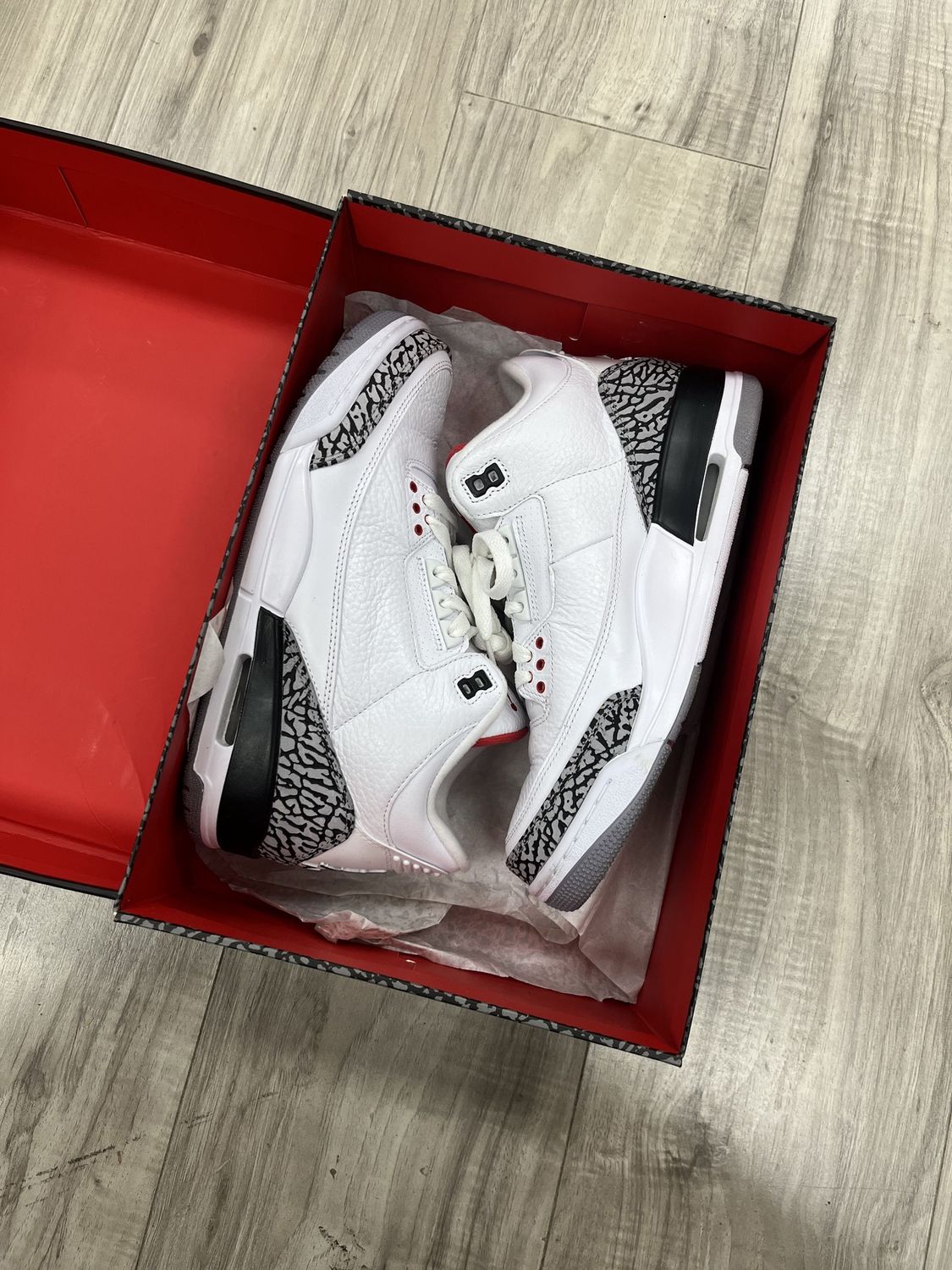 2011 JORDAN 3 WHITE CEMENT, USED: 8.5