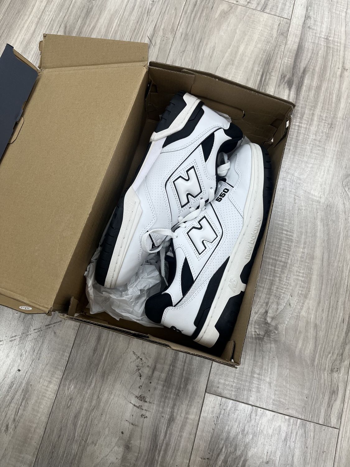 NEW BALANCE 550 BLACK WHITE, USED: 9.5