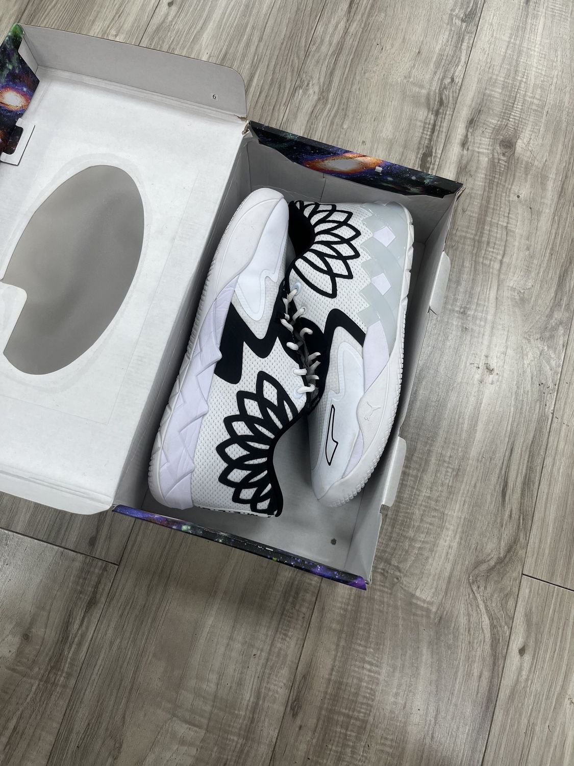 MB1 LO WHITE/BLACK, USED: 12