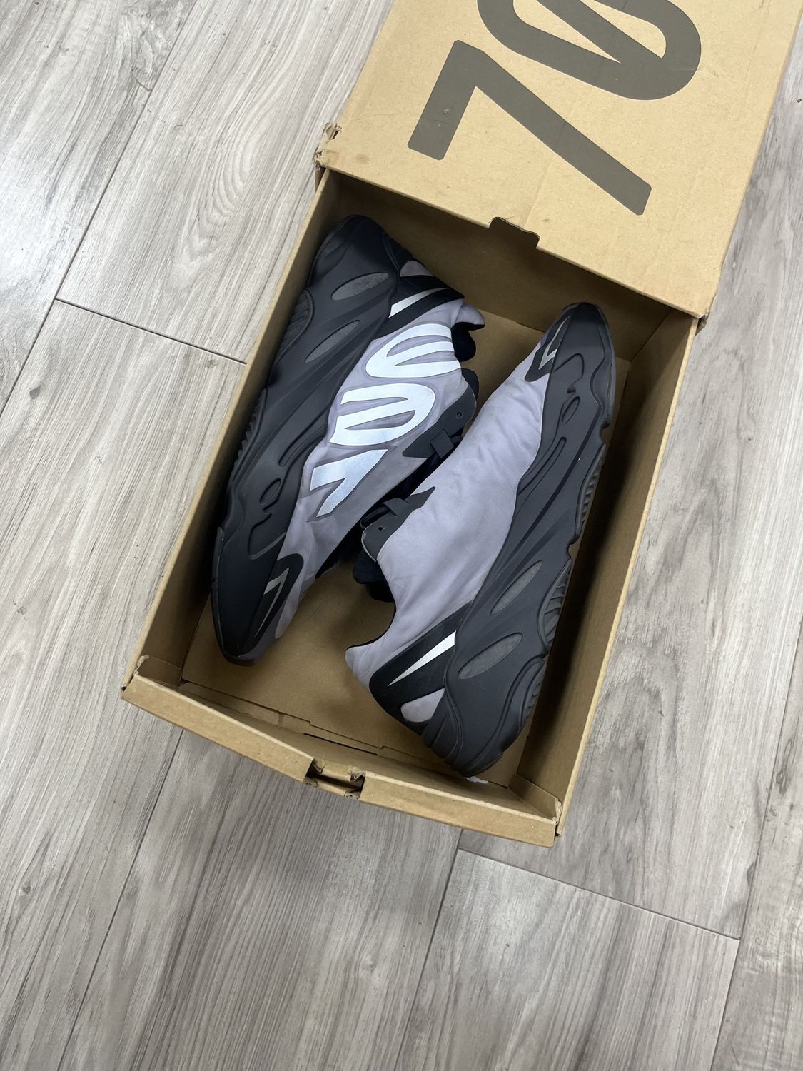 YEEZY 700 MVNM SILVER, USED: 10.5
