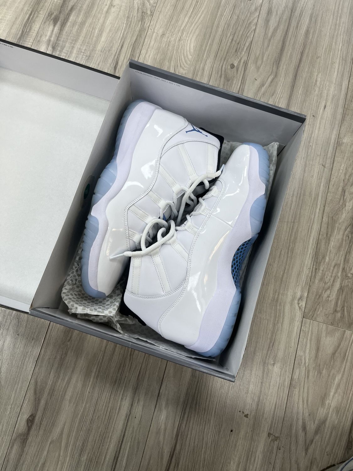 JORDAN 11 LEGEND BLUE, USED: 12