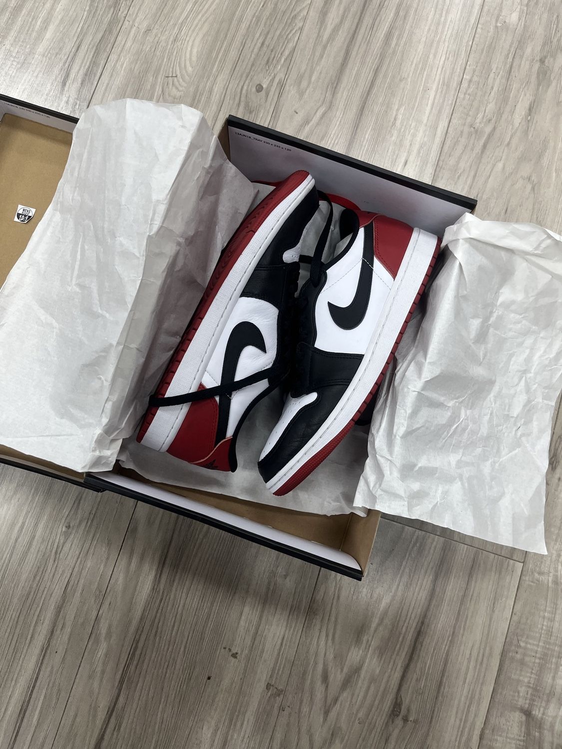 JORDAN 1 LOW BLACK TOE, USED: 10.5