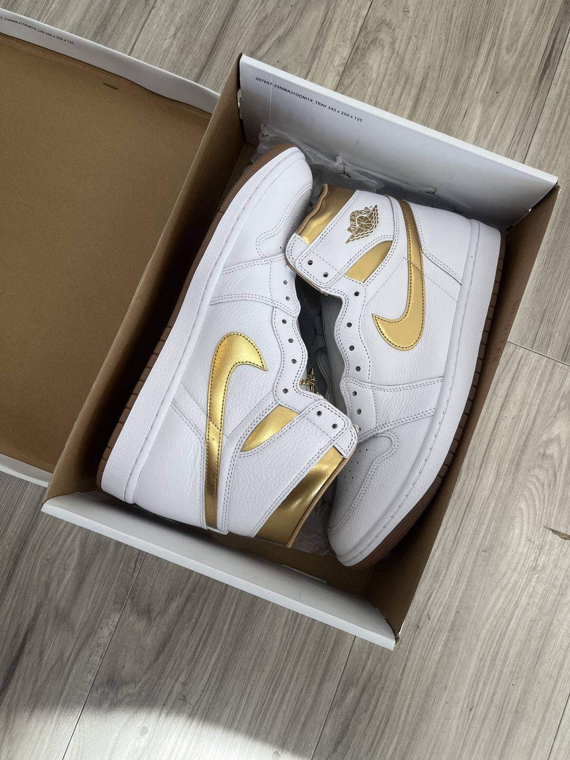 JORDAN 1 WHITE GOLD / GUM BOTTOMS, NEW: 11.5