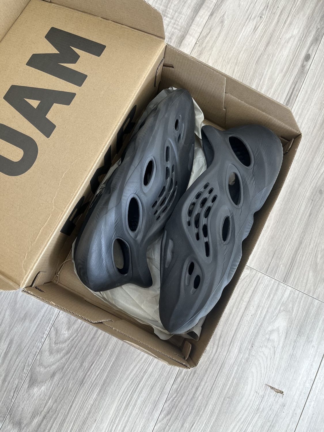 YEEZY FOAM RNR ONYX, USED: 11