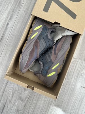 YEEZY 700 MAUAVE