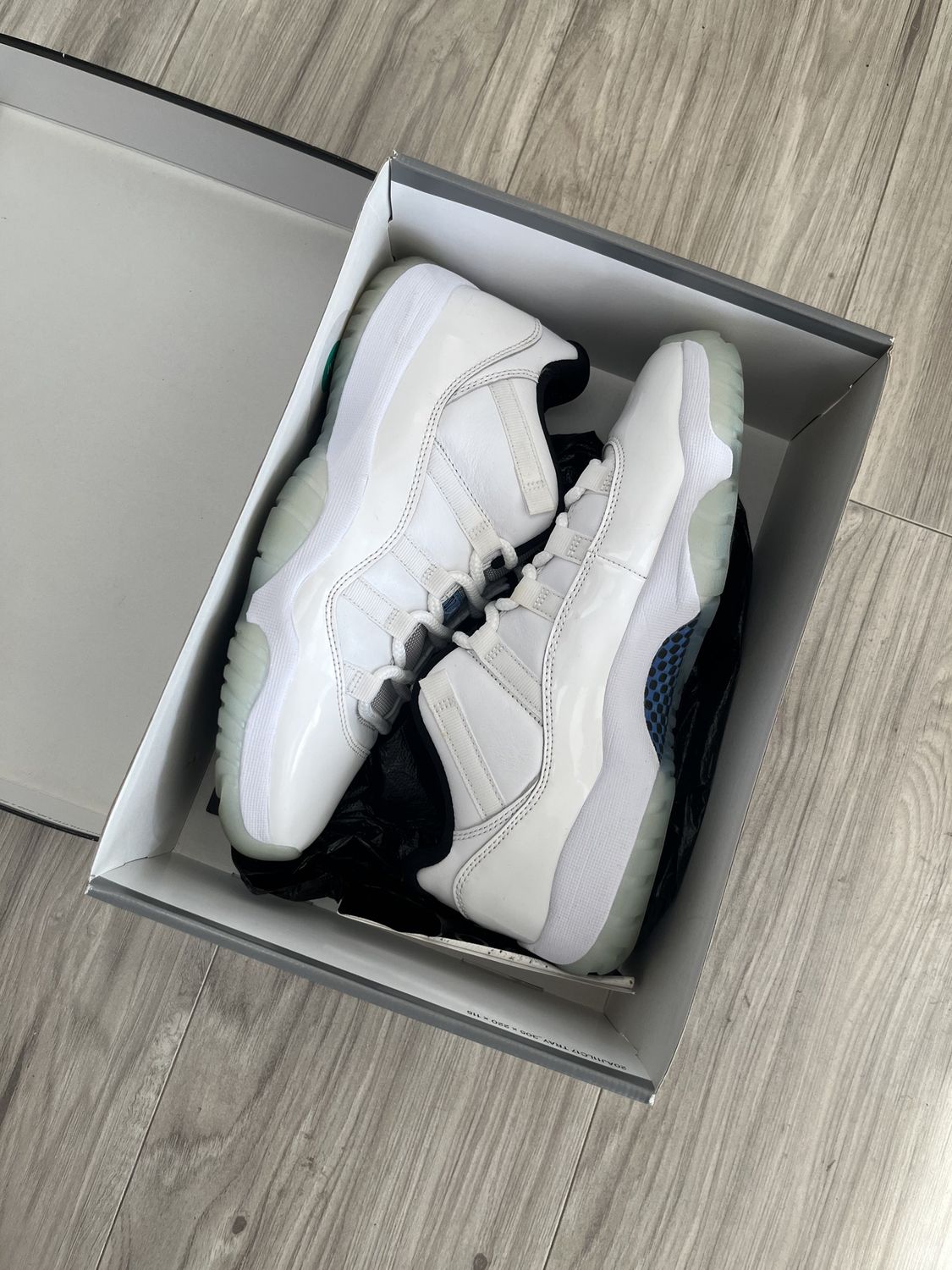 JORDAN 11 LOW LEGEND BLUE, USED: 8