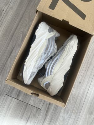 YEEZY 700 STATIC