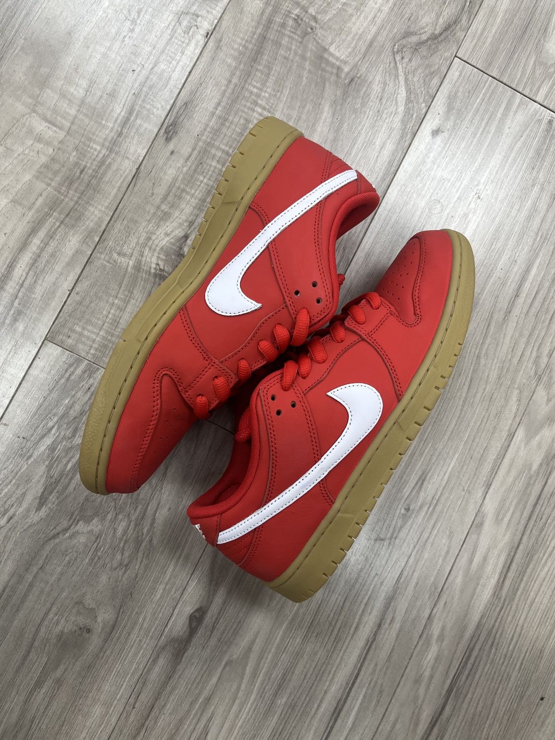 SB DUNK LOW UNIVERITY RED GUM | NO BOX |, USED: 10.5