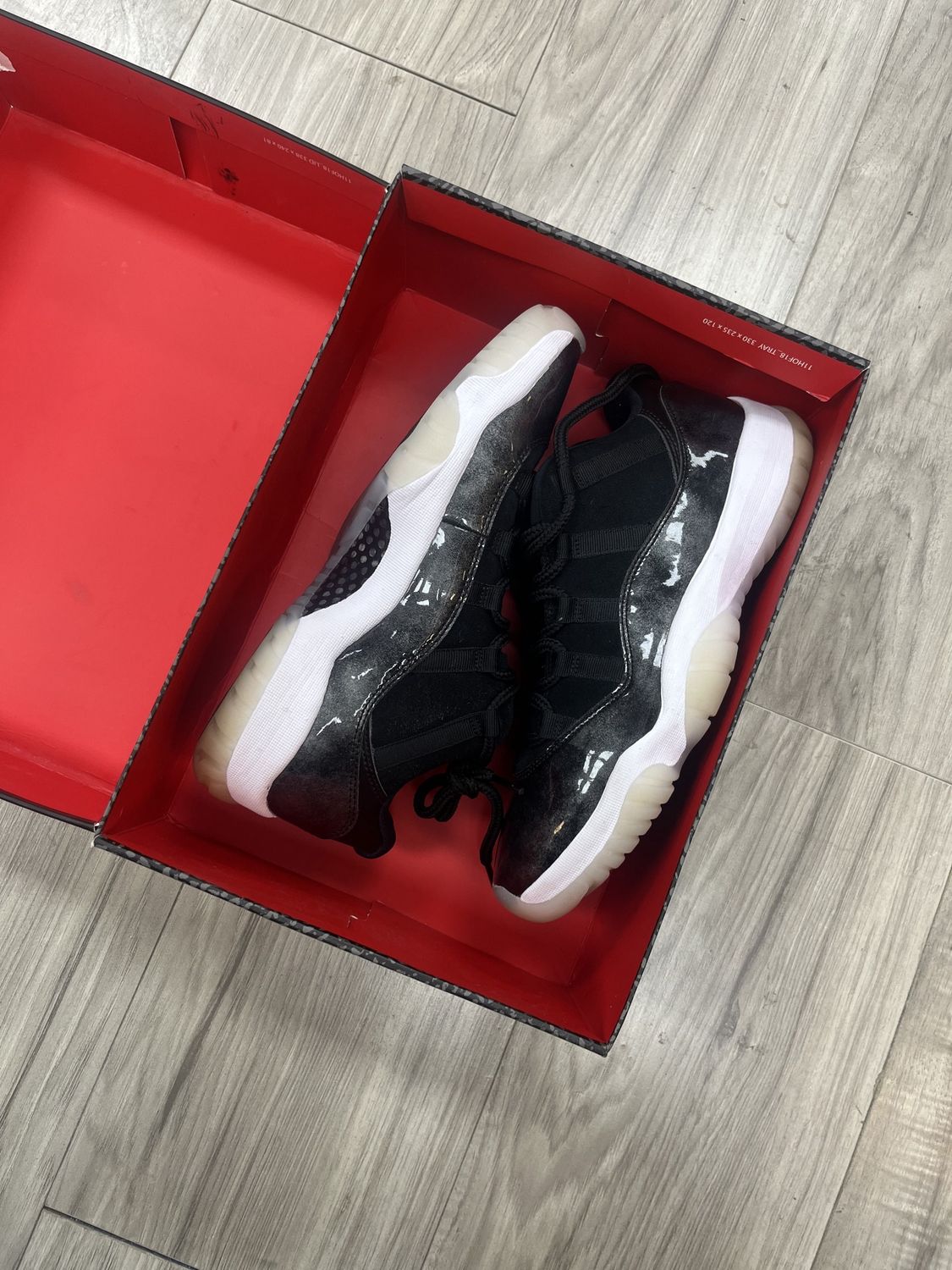 JORDAN 11 LOW BARONS | NO BOX |, USED: 9