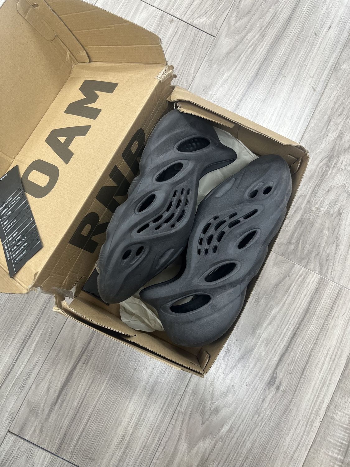 YEEZY FOAM RNNR ONYX, USED: 8