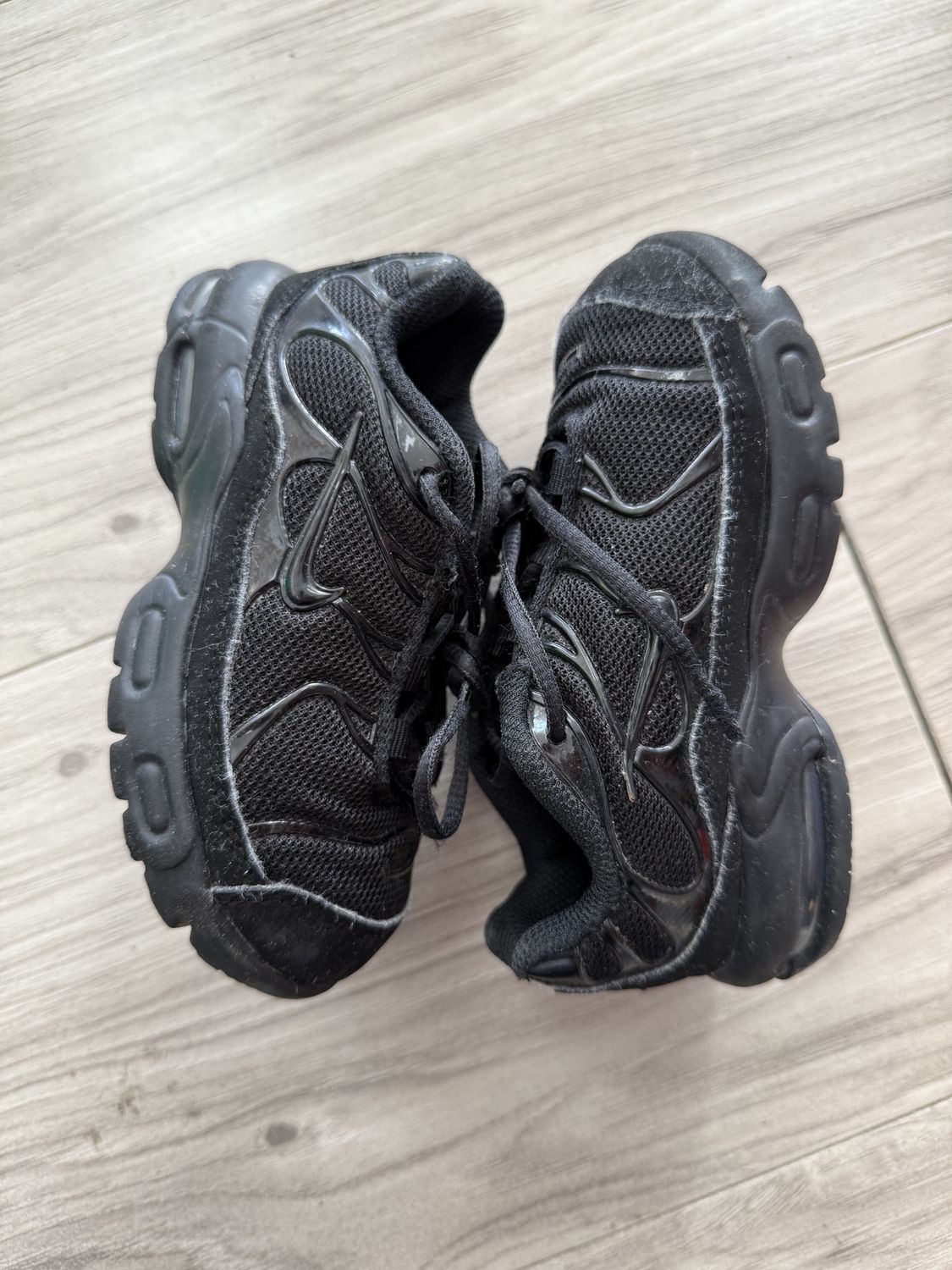 VAPOR MAX PLUS TRIPLE BLACK | NO BOX |, USED: 8C