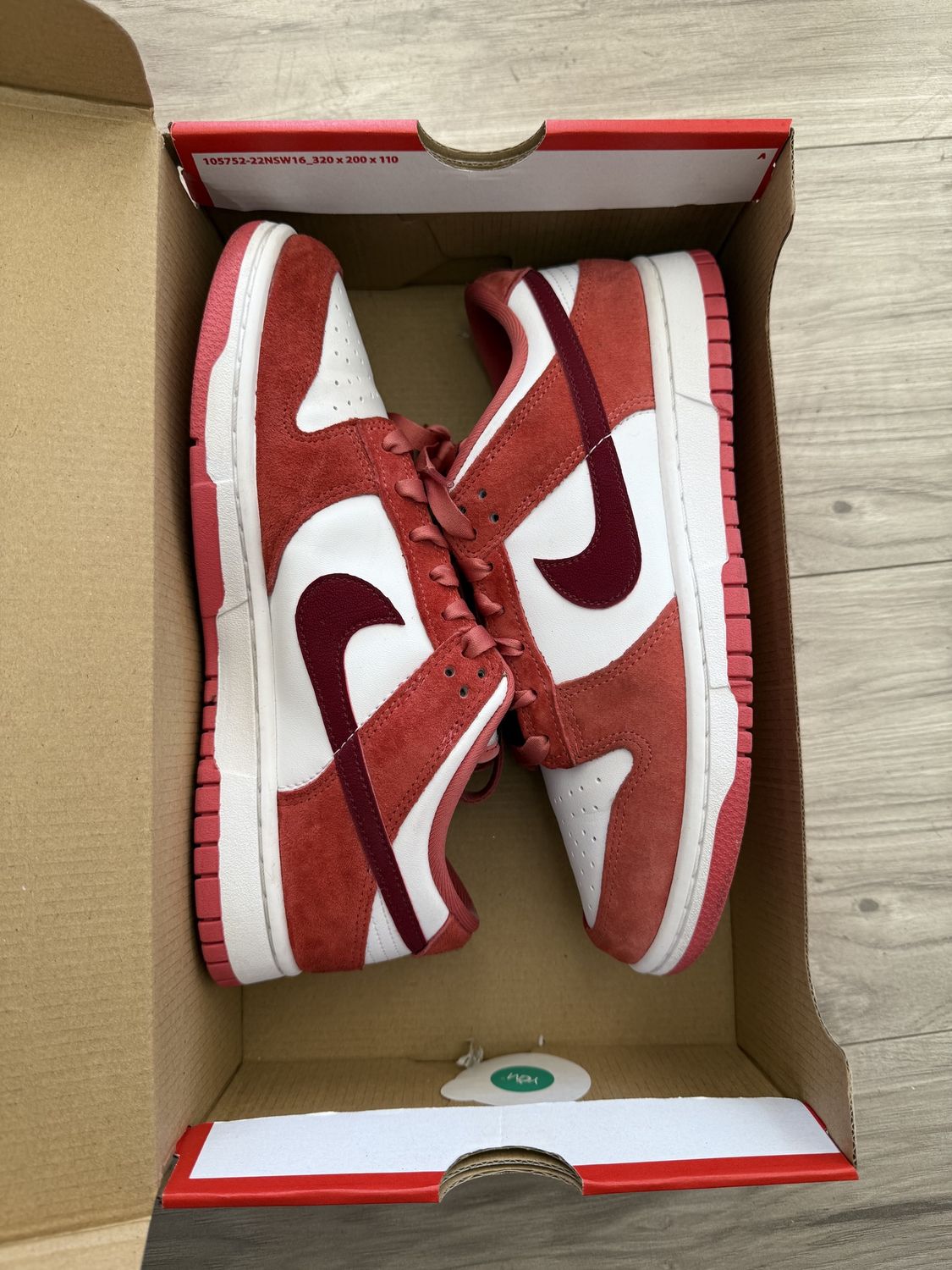 DUNK LOW VDAY, USED WITH BOX: 8W