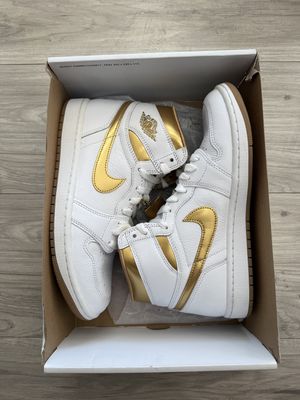 JORDAN 1 METALLIC GOLD TRIED ON