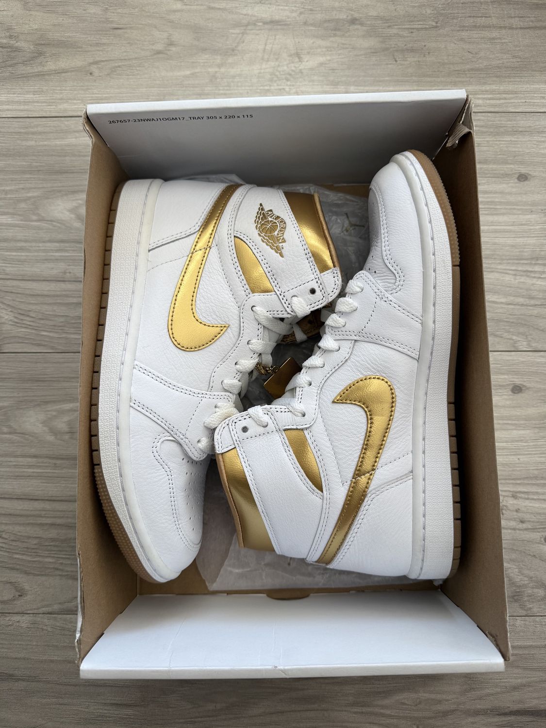 JORDAN 1 METALLIC GOLD TRIED ON, USED WITH BOX: 8.5W