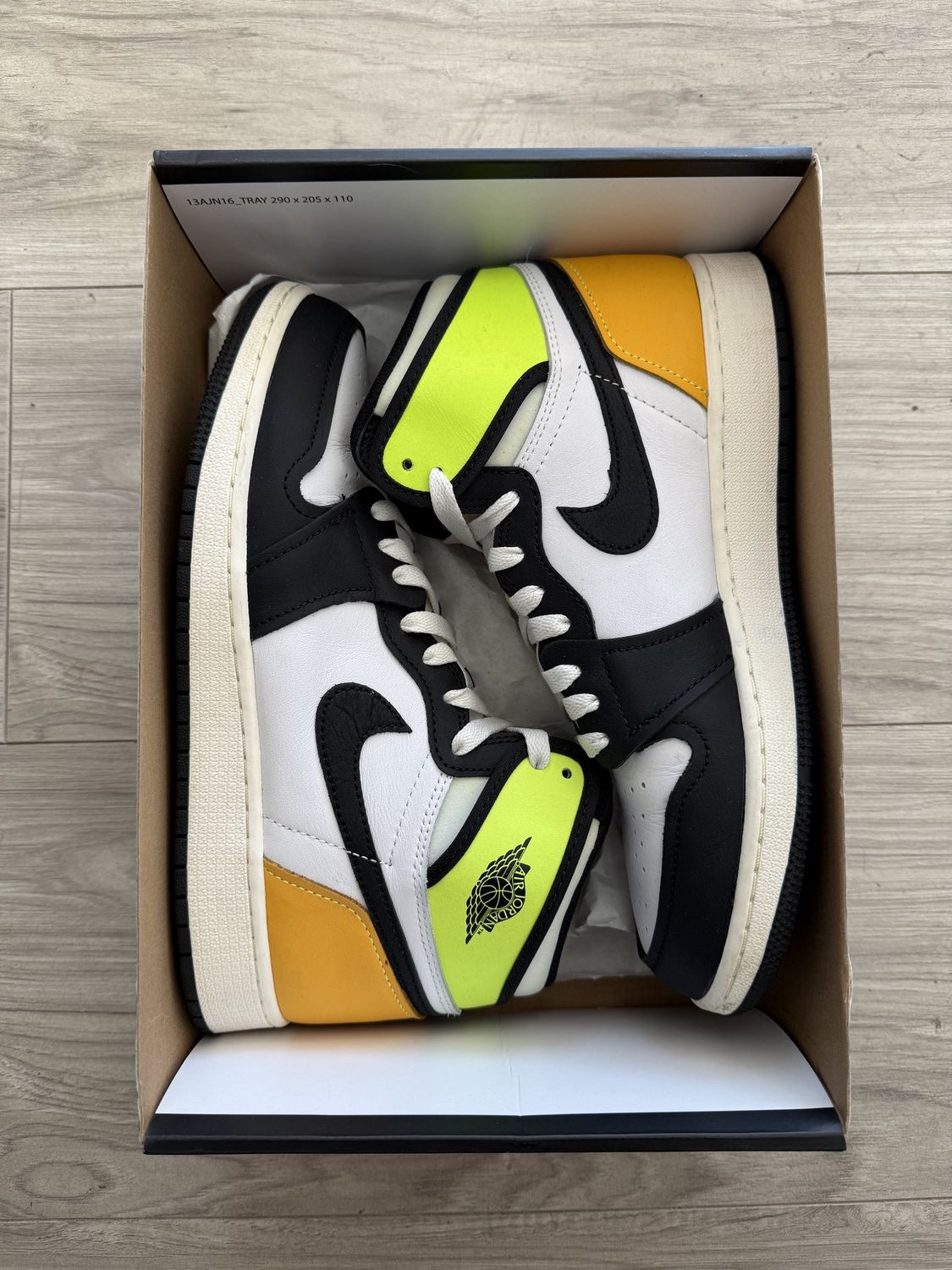 JORDAN 1 VOLT, USED WITH BOX: 7