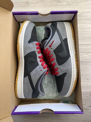 SB DUNK LOW DARK SMOKE GREY