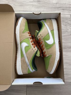 SB DUNK LOW ESCARGOT