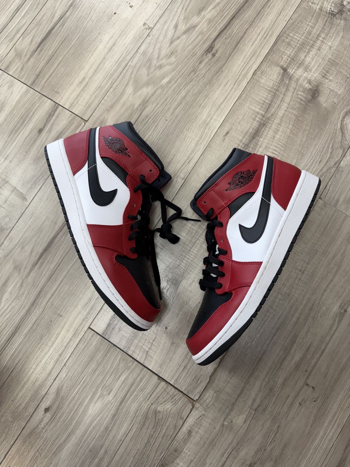 JORDAN 1 MID CHICAGO