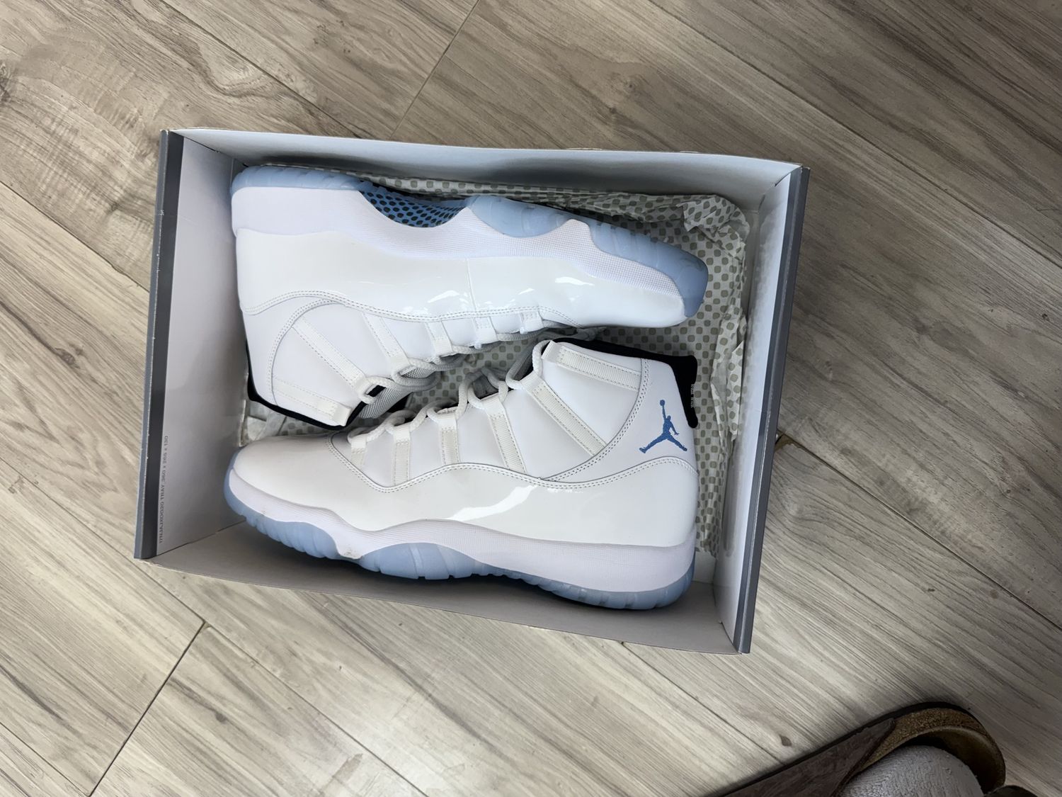 JORDAN 11 HIGH LEGEND BLUE