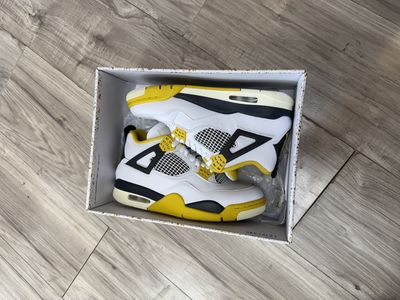 JORDAN 4 YELLOW SULFUR (WOMEN'S)