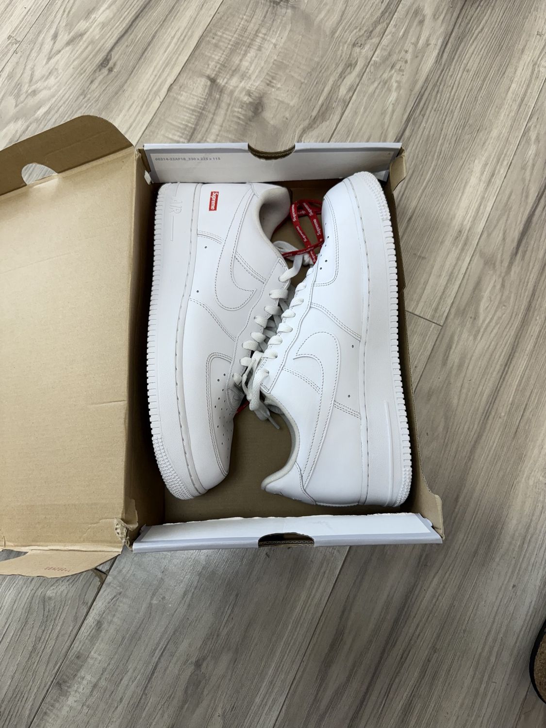 AF1 SUPREME WHITE