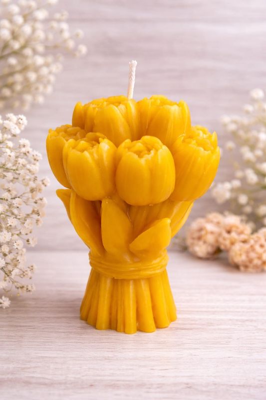 Tulpenkerze aus Bienenwachs